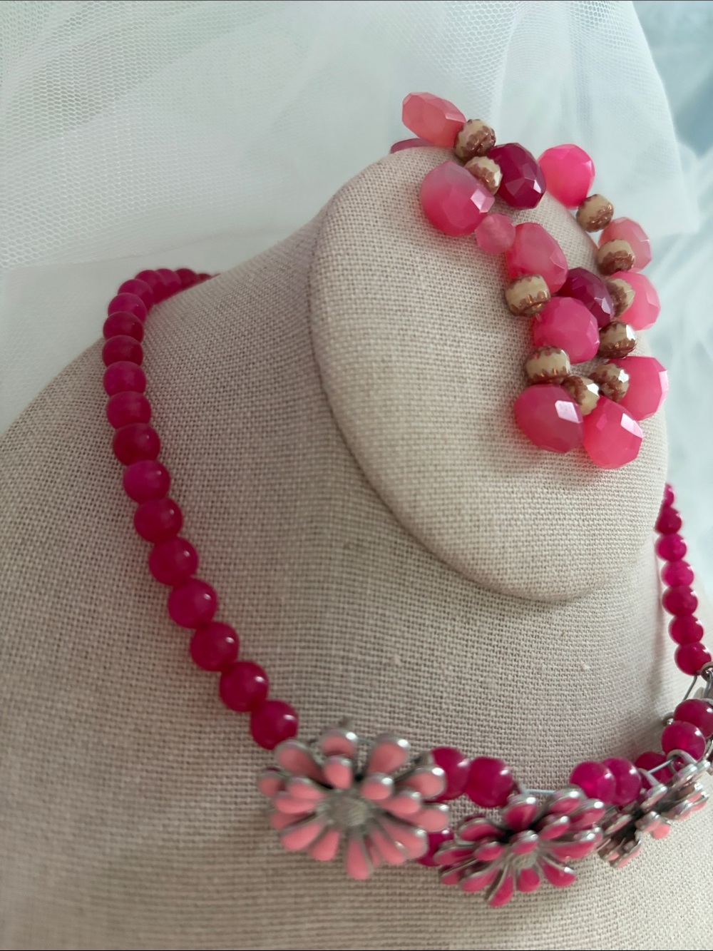 Glass Beaded Pink Floral Choker Necklace and Bracelet Set - Picture 13 of 13